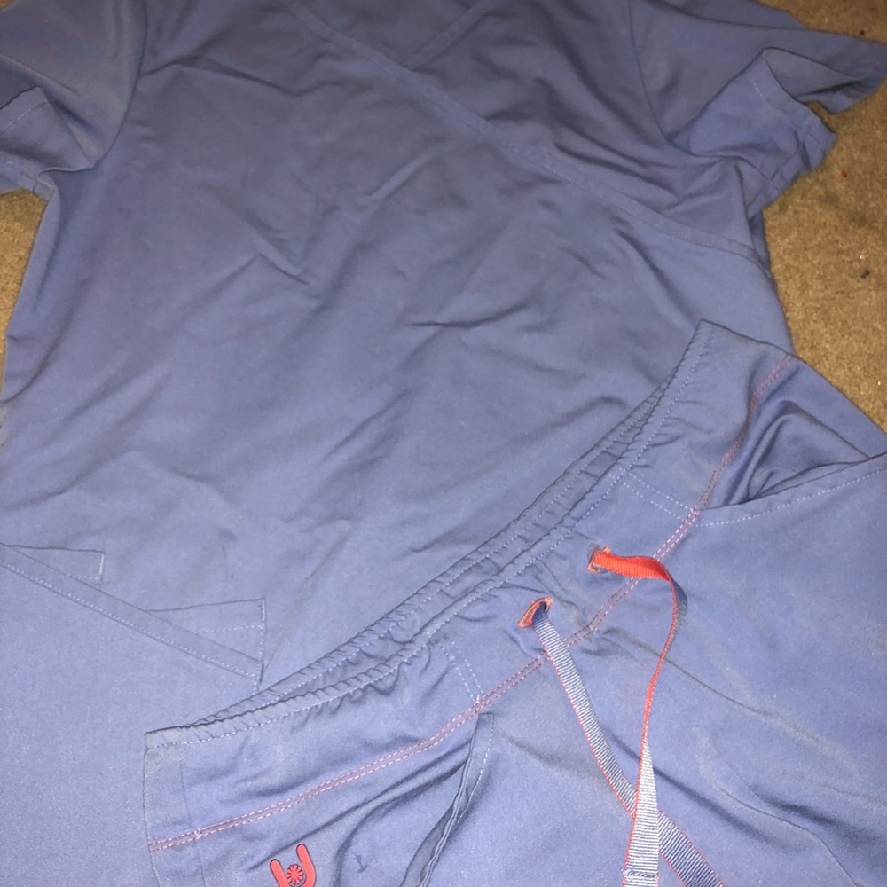 Top and bottom scrubs